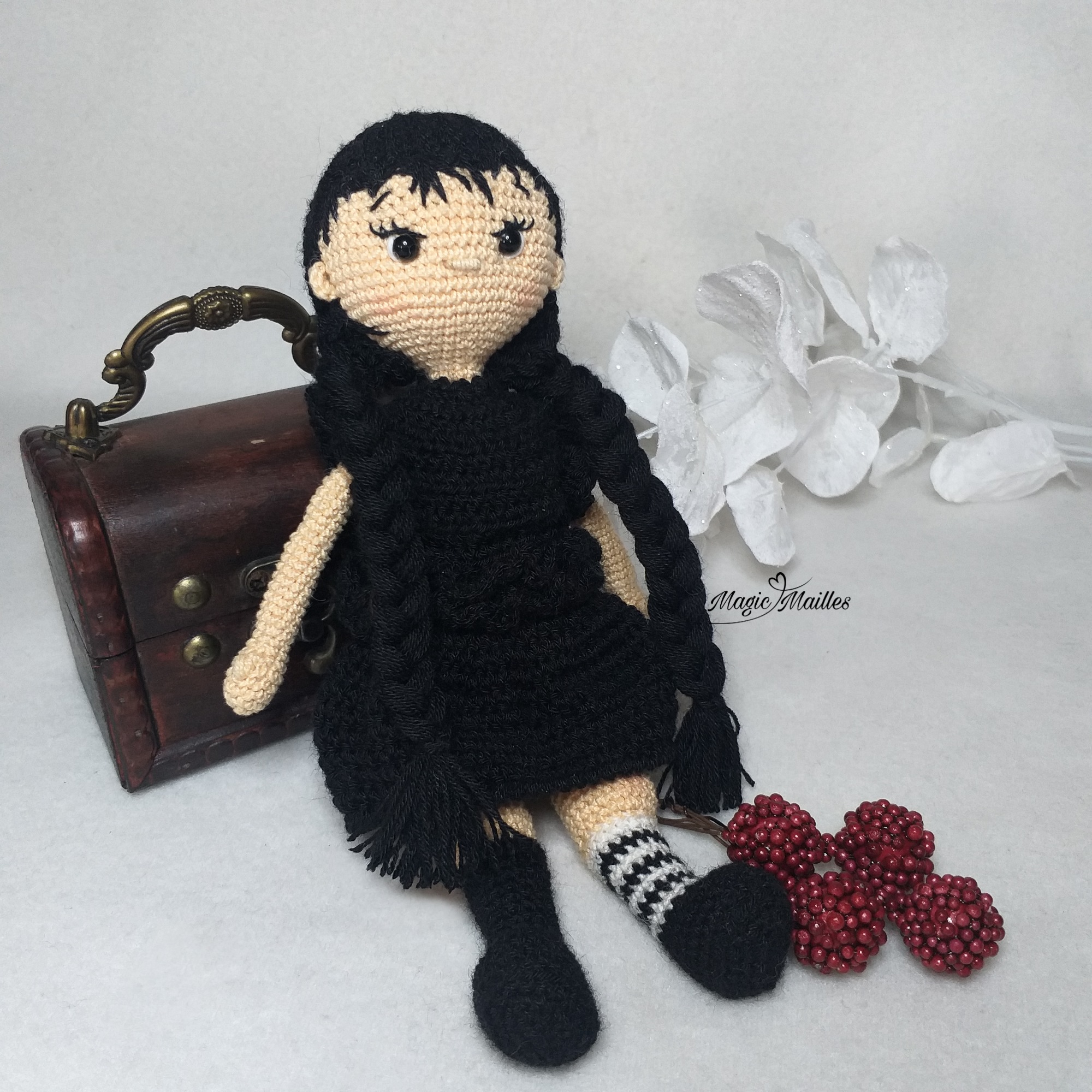 Poupée Mercredi Addams - Grand Modèle